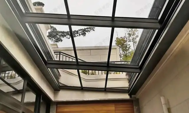 天井封頂不如采用開合屋頂